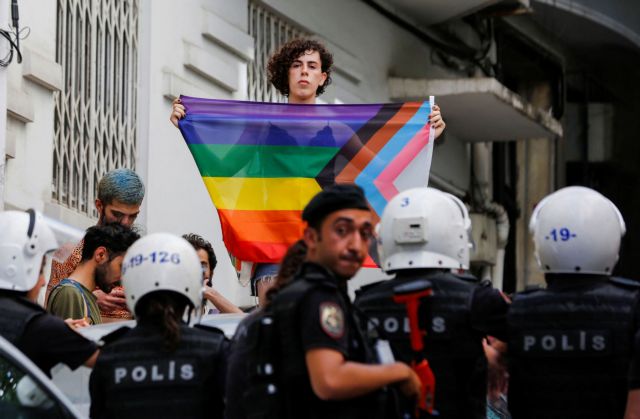 Τουρκία: Άγρια καταστολή στο απαγορευμένο Pride της Κωνσταντινούπολης