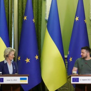 Κομισιόν: Εκταμιεύονται 4 δισ. ευρώ για την Ουκρανία ενόψει της Ημέρας Ανεξαρτησίας της