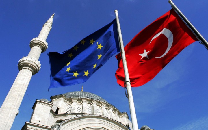 Τουρκία: Ανησυχία για την πολιτική των προκλήσεων, διατυπώνει η Κομισιόν στην έκθεσή της