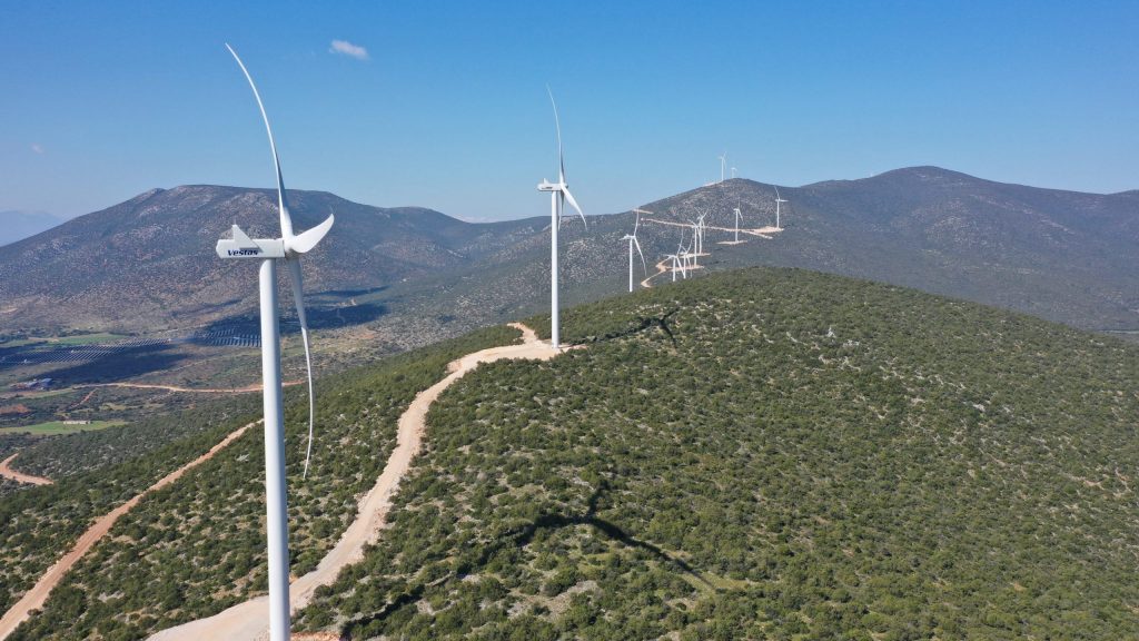 Ποιοι ξένοι επενδυτές χτίζουν φωτοβολταϊκά και αιολικά στην Ελλάδα