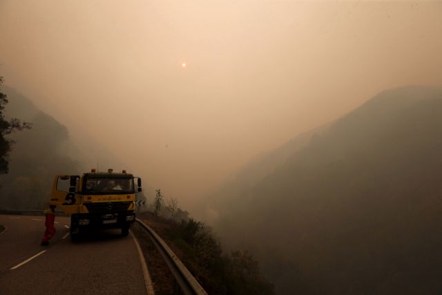 Ισπανία: Οι πυρκαγιές κερδίζουν έδαφος στη χώρα την τελευταία ημέρα του καύσωνα