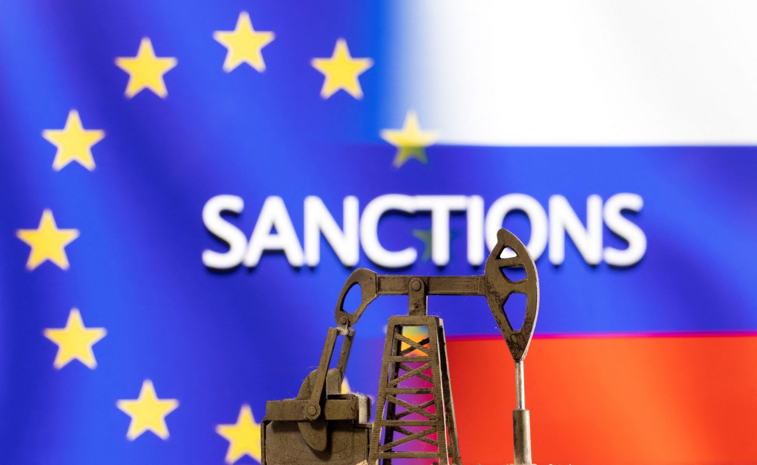 Κομισιόν: «Προχωρούμε» στην επιβολή πλαφόν στο ρωσικό πετρέλαιο