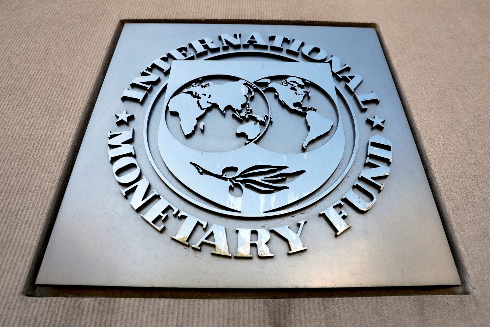 ΔΝΤ: Κρούει τον κώδωνα του κινδύνου για την παγκόσμια ανάπτυξη