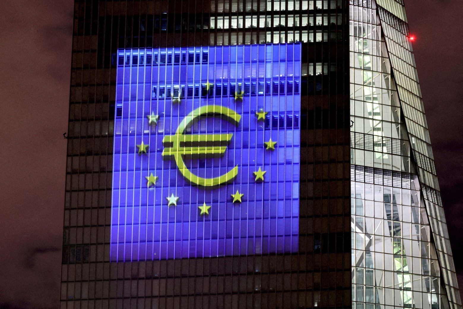 ΕΚΤ: «Κλείνει» το παράθυρο για μεγάλες αυξήσεις επιτοκίων, καθώς η ύφεση πλησιάζει