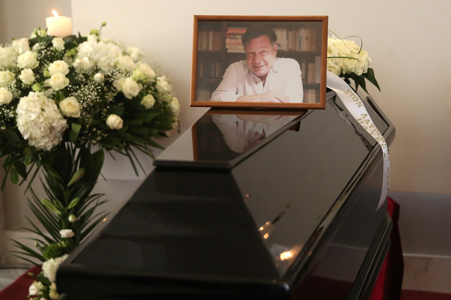 Ηλίας Νικολακόπουλος: Το τελευταίο αντίο στην πολιτική κηδεία