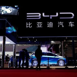 BYD: Τα κέρδη της μειώθηκαν πάνω από το μισό καθώς οι πωλήσεις στην Κίνα επιβραδύνονται