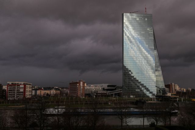 Bloomberg: Πάνω από τον στόχο της ΕΚΤ ως το 2025 ο πληθωρισμός στην Ευρωζώνη