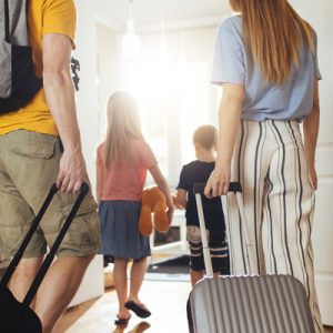 Tουρισμός: Airbnb ή ξενοδοχείο; Ποια είναι η πιο οικονομική επιλογή για διακοπές;