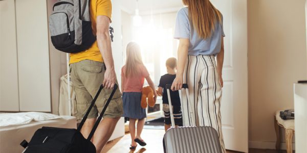 Tουρισμός: Airbnb ή ξενοδοχείο; Ποια είναι η πιο οικονομική επιλογή για διακοπές;