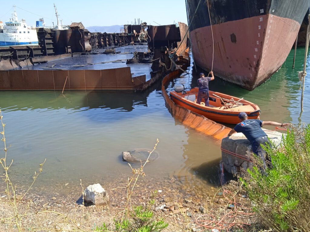 Ελευσίνα: Ξεκίνησαν οι διαδικασίες για την απομάκρυνση του ναυαγίου «SLOPS»