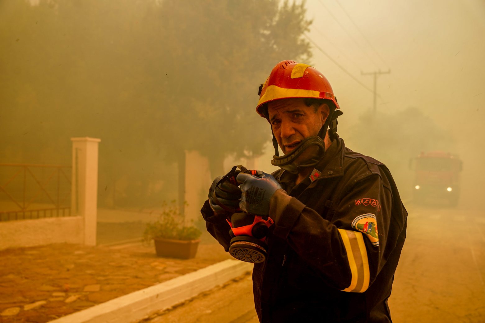 Η Ελλάδα φλέγεται: Φωτιές παντού και θερμοκρασίες άνω των 40 βαθμών Κελσίου