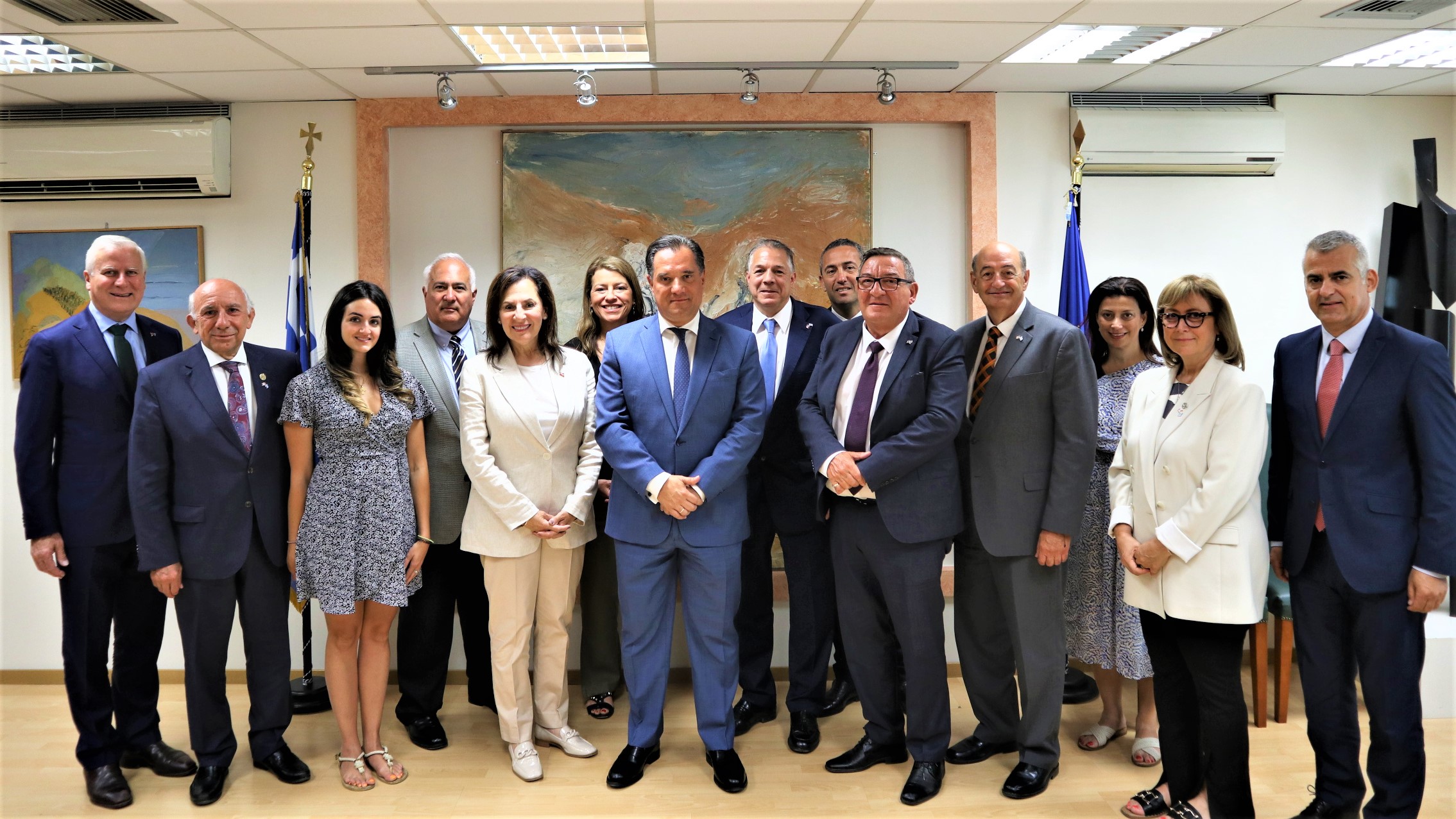 Development Min. meets with Senator Raptakis on US investments in Greece