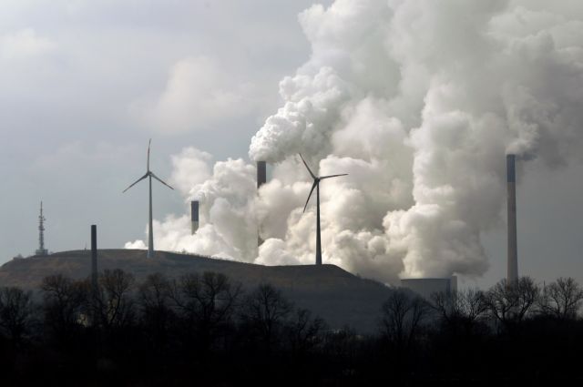Βρετανία: Παρά την επιστροφή στον άνθρακα, ο πόλεμος θα προωθήσει τις ΑΠΕ