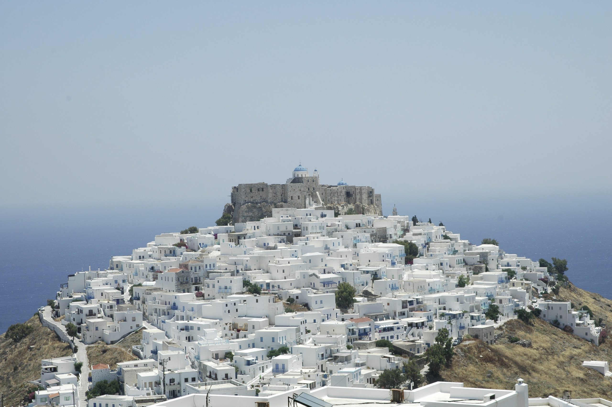 ΔΕΗ Ανανώσιμες: Ανέλαβε την κατασκευή του υβριδικού σταθμού ΑΠΕ στην Αστυπάλαια