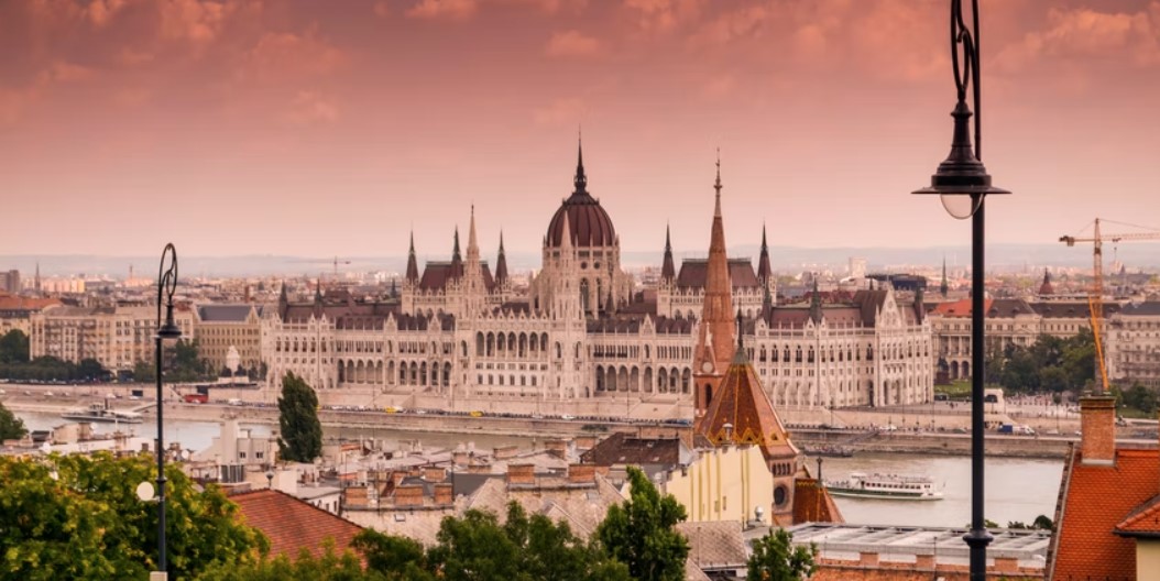 Πόλεμος στην Ουκρανία: Οι κυρώσεις των ΗΠΑ έφτασαν στη Βουδαπέστη