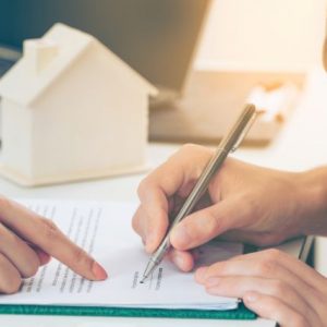 Greek Banks Target Middle-Aged Borrowers with New Mortgages
