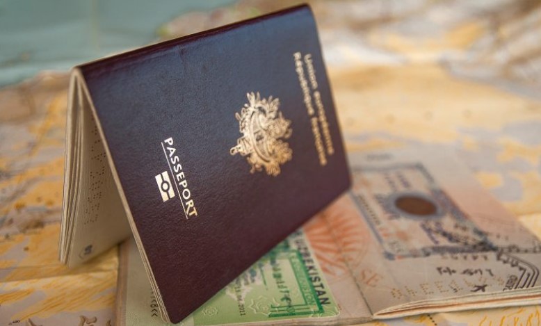 Number of ‘Golden visa’ recipients in Greece down for first time in H1 2022