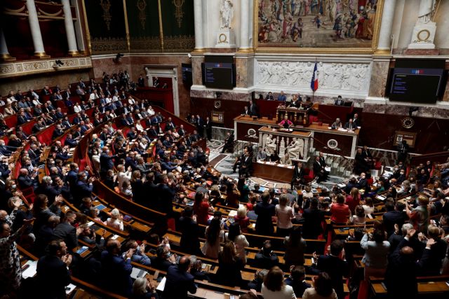 Γαλλία: Προγραμματικές δηλώσεις με έκκληση για συμβιβασμούς