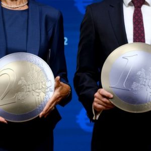 Ευρωζώνη: Ο φτωχός Νότος συγκλίνει με τον πλούσιο Βορρά – Τι λένε οι οίκοι αξιολόγησης