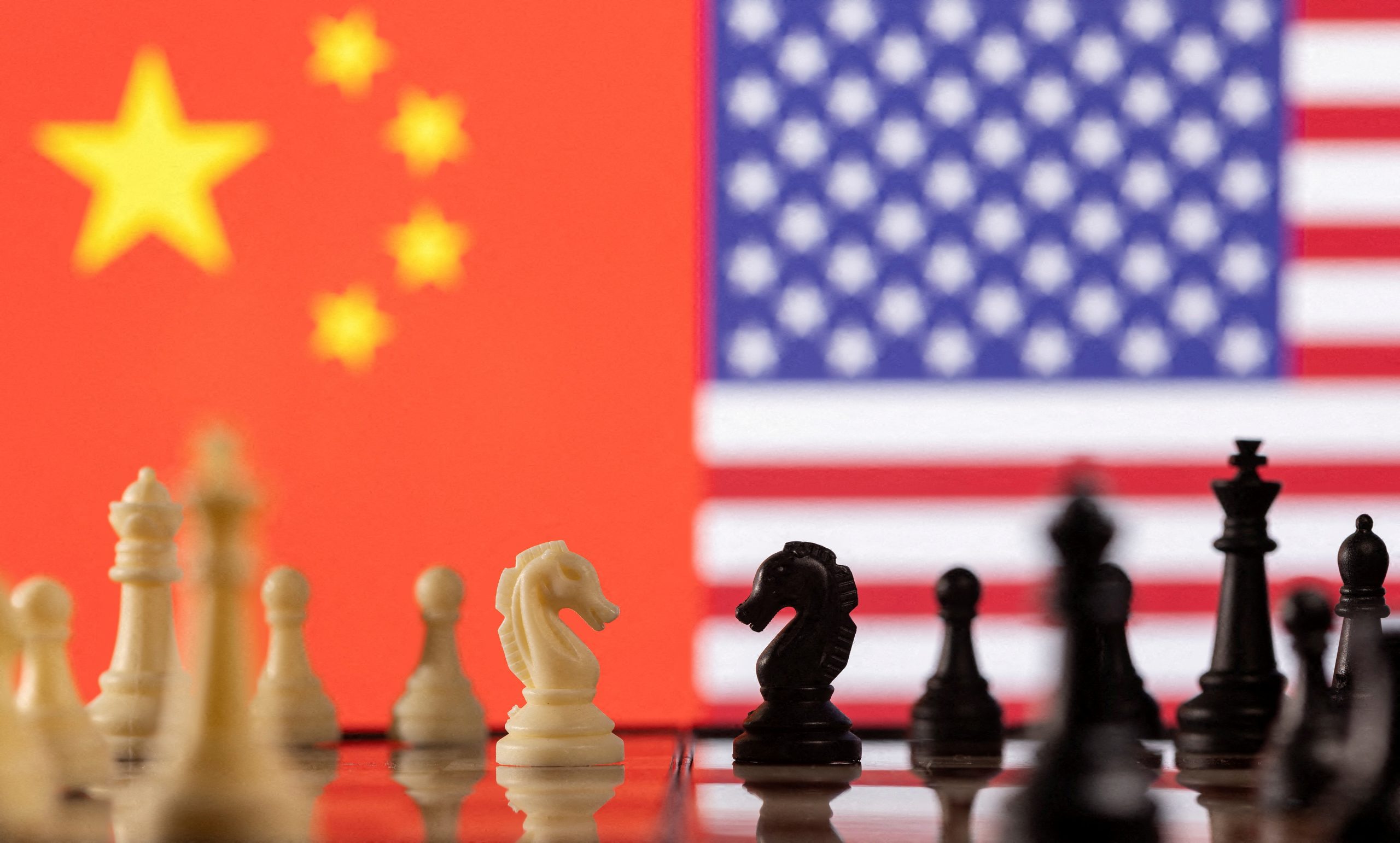 ΗΠΑ: Επεκτείνονται οι τεχνολογικοί περιορισμοί προς την Κίνα – Ποιοι τομείς προστίθενται