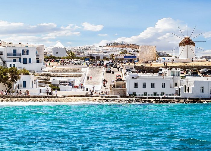 Amendment suspends building activity on Mykonos in areas outside town planning zones, following last week’s assault on archaeologist