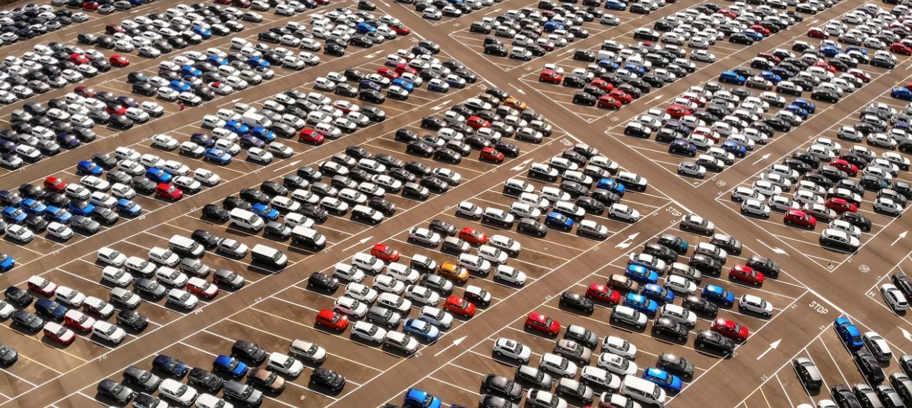 Αυτοκινητοβιομηχανίες: Ελλείψεις ημιαγωγών, τεχνικά και ποιοτικά προβλήματα κλονίζουν τις εταιρείες