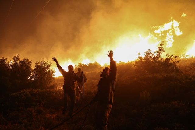 Φωτιά στην Πεντέλη: Εφιάλτης οι θυελλώδεις άνεμοι – Στοίχημα η πτήση των εναέριων μέσων πυρόσβεσης