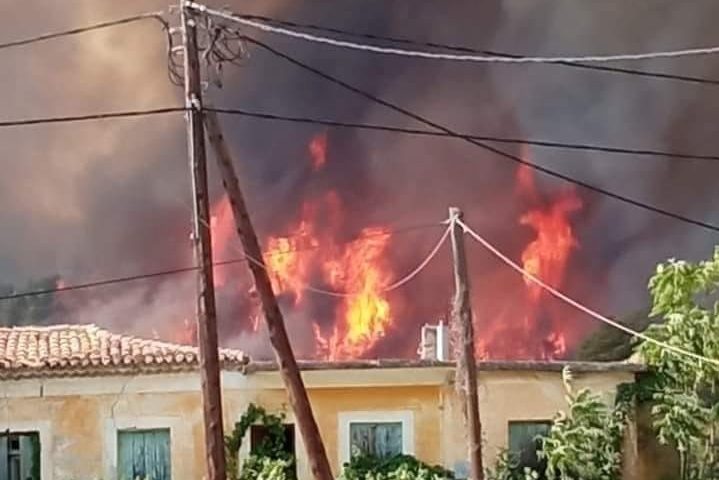 Three major wildfire fronts blazing around Greece on Sun. evening