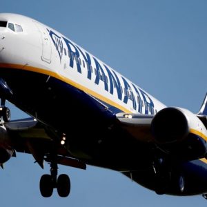 Ryanair: Προβλέπει ότι θα συνεχιστεί η κερδοφορία χάρη στην ανάκαμψη των κρατήσεων