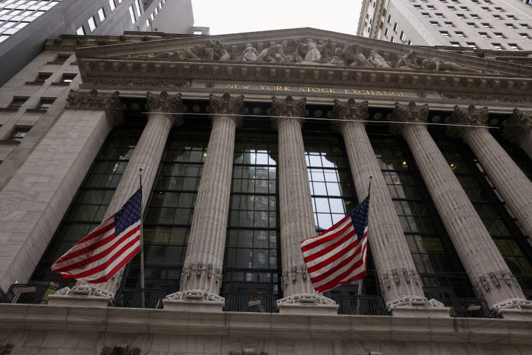 Wall Street: Με το βλέμμα στην ομιλία του επικεφαλής της Fed Τζερόμ Πάουελ