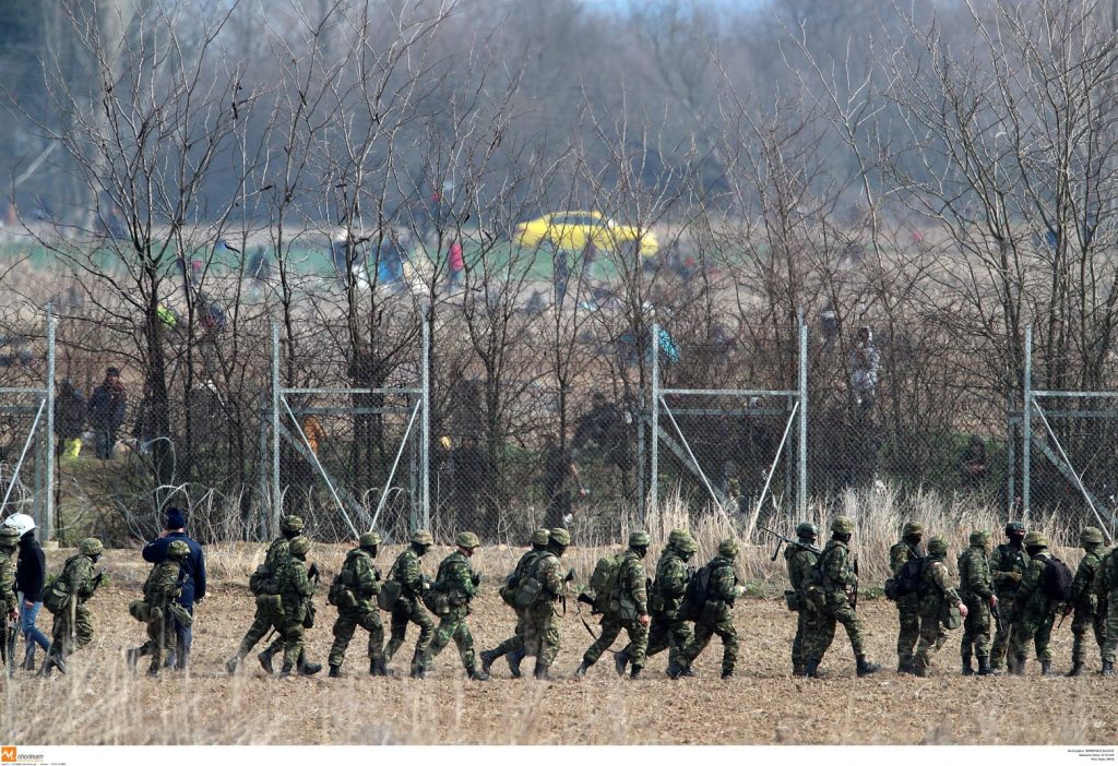 Gov’t decides to expand fortified barrier along border; minister again claims Turkish authorities forcing migrants to cross into Greece