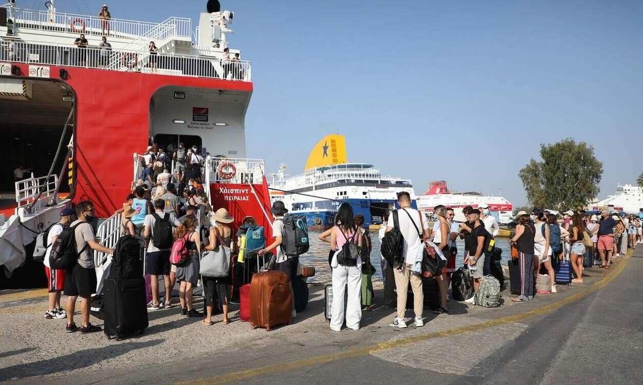 Λιμάνια: Αυξήθηκε η κίνηση σε Πειραιά και Ραφήνα το α’ δεκαπενθήμερο Ιουλίου