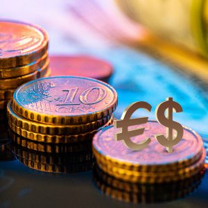 Όταν η σύγκλιση γίνεται απόκλιση: Το ερώτημα της νομισματικής πολιτικής στις δύο όχθες του Ατλαντικού