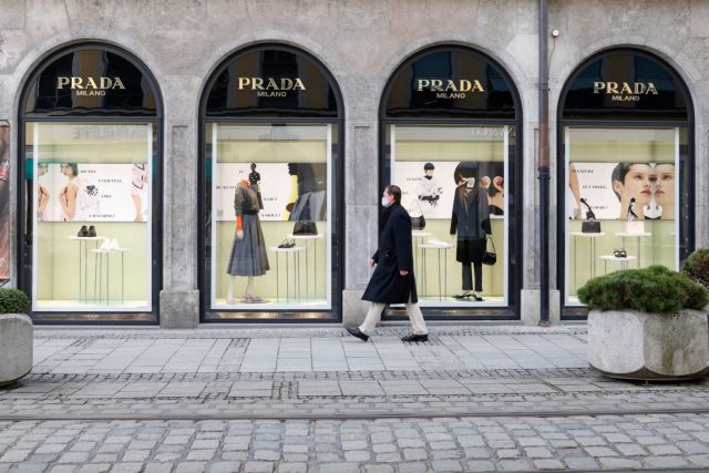 Prada: Μετά το Χρηματιστήριο του Χονγκ Κονγκ ο ιταλικός οίκος επιστρέφει στις ρίζες του με εισαγωγή στο Χρηματιστήριο Μιλάνου