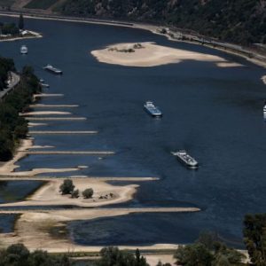 Ευρώπη: Η πτώση της στάθμης των ποταμών θέτει σε κίνδυνο τις φιλοδοξίες για το κλίμα