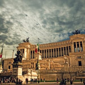 Ιταλία: «Καμπανάκι» και για την Ευρώπη η τραπεζική κρίση των τελευταίων ημερών