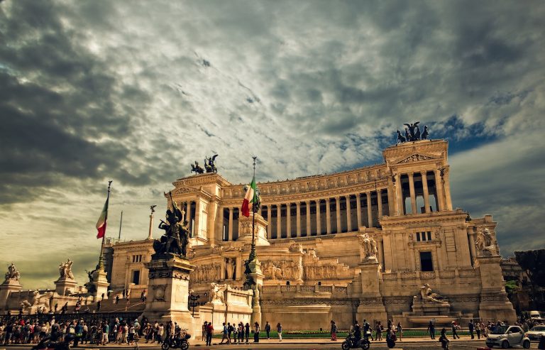 Ιταλία: Προ των πυλών μέτρα στήριξης 13 δισ. ευρώ