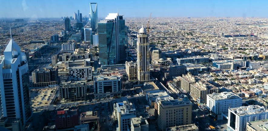 Σαουδική Αραβία: Γιατί πολυεθνικοί κολοσσοί ανοίγουν περιφερειακά αρχηγεία