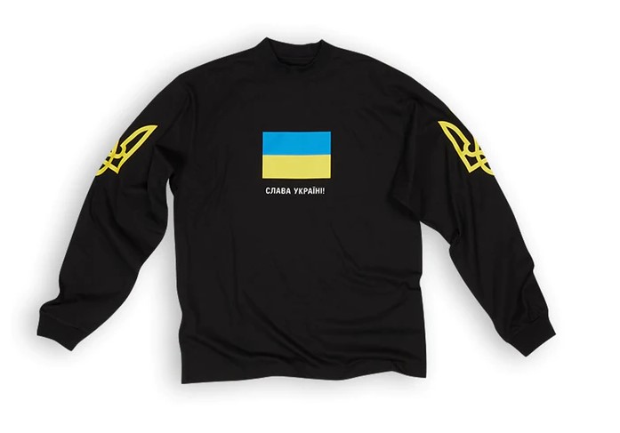 Balenciaga: Ειδικό T-shirt σχεδίασε ο οίκος, οι πωλήσεις του οποίου θα διατεθούν υπέρ των προσφύγων της Ουκρανίας
