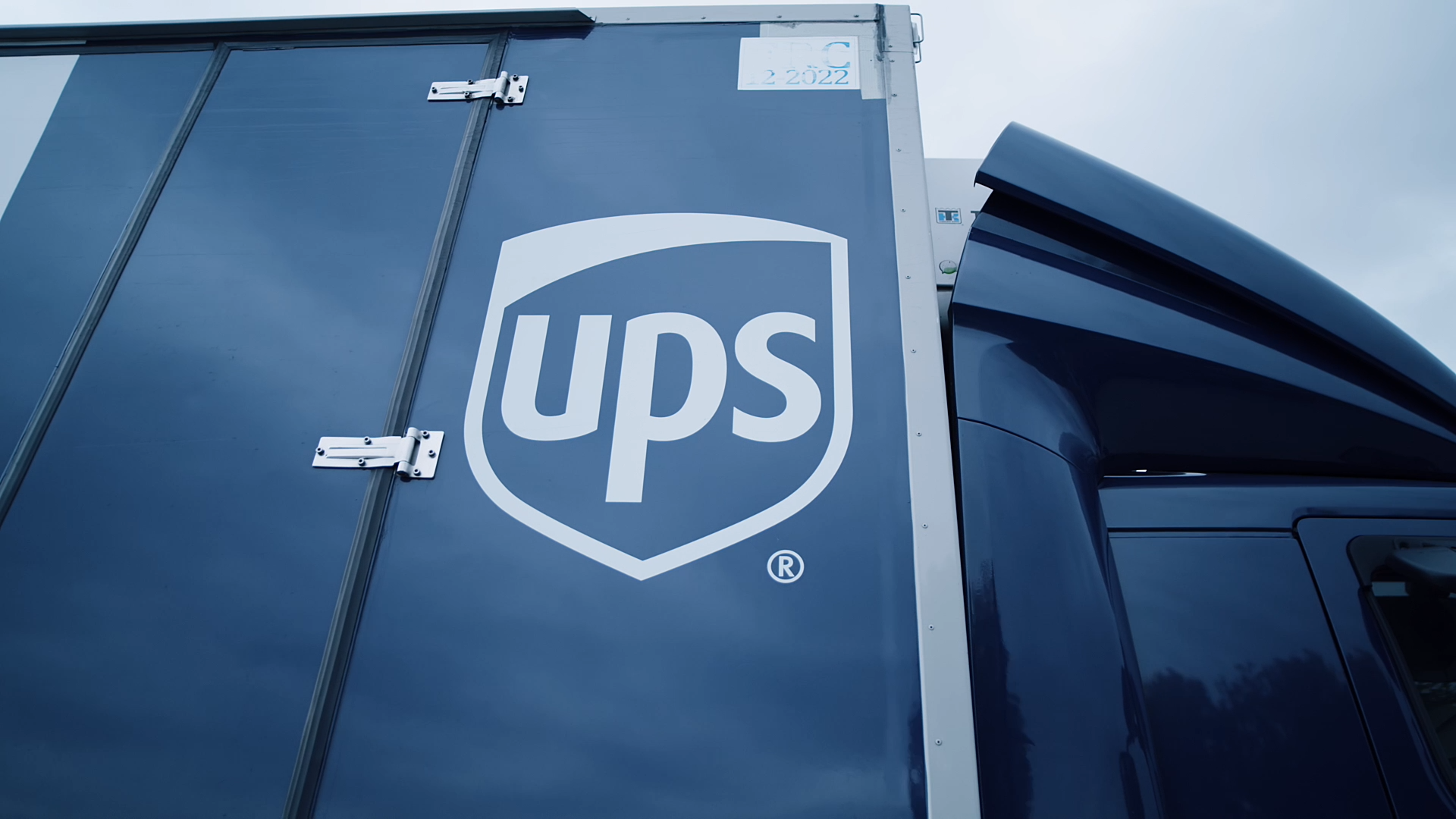 UPS: Απολύει 12.000 εργαζόμενους