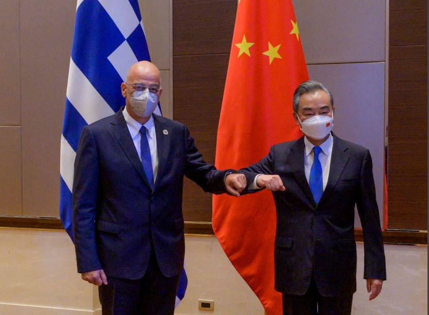 Δένδιας – Γουάνκ Γι: Η Κίνα στηρίζει τα κυριαρχικά δικαιώματα της Ελλάδας