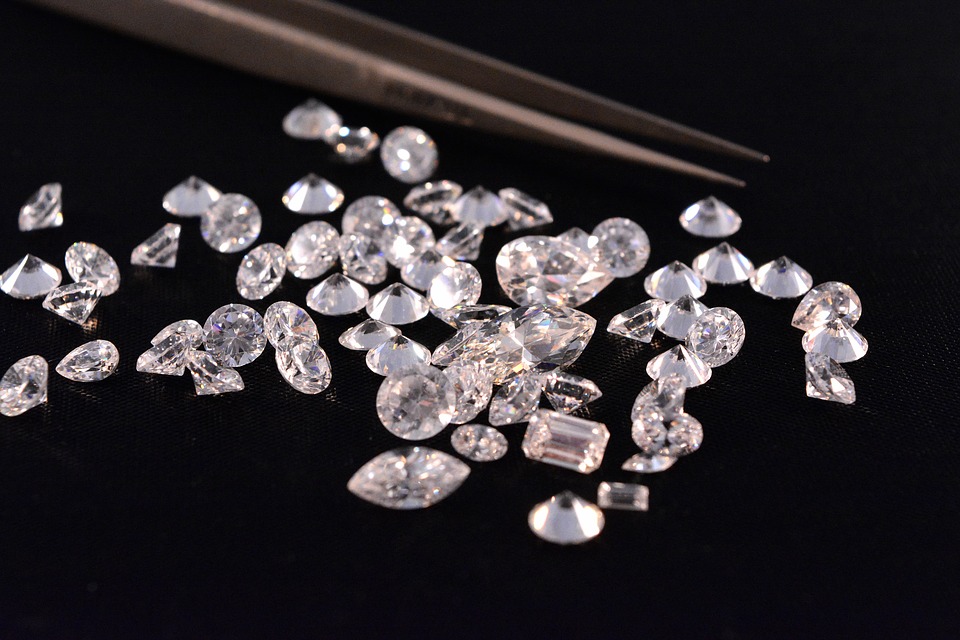 Ελβετία: Υιοθετεί το 12ο πακέτο κυρώσεων της ΕΕ, απαγορεύει τα ρωσικά διαμάντια