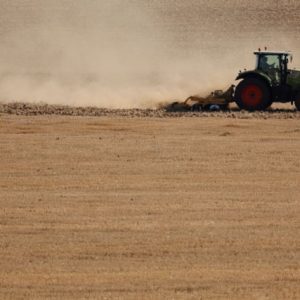 ΗΠΑ: Ξηρασία και αυξανόμενο κόστος από τον πόλεμο στο Ιράν πλήττουν τους αγρότες