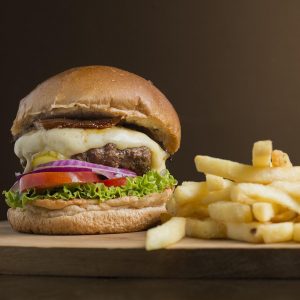 Fast food: Ακριβότερα καθώς το αυξανόμενο κόστος το πληρώνουν οι πελάτες