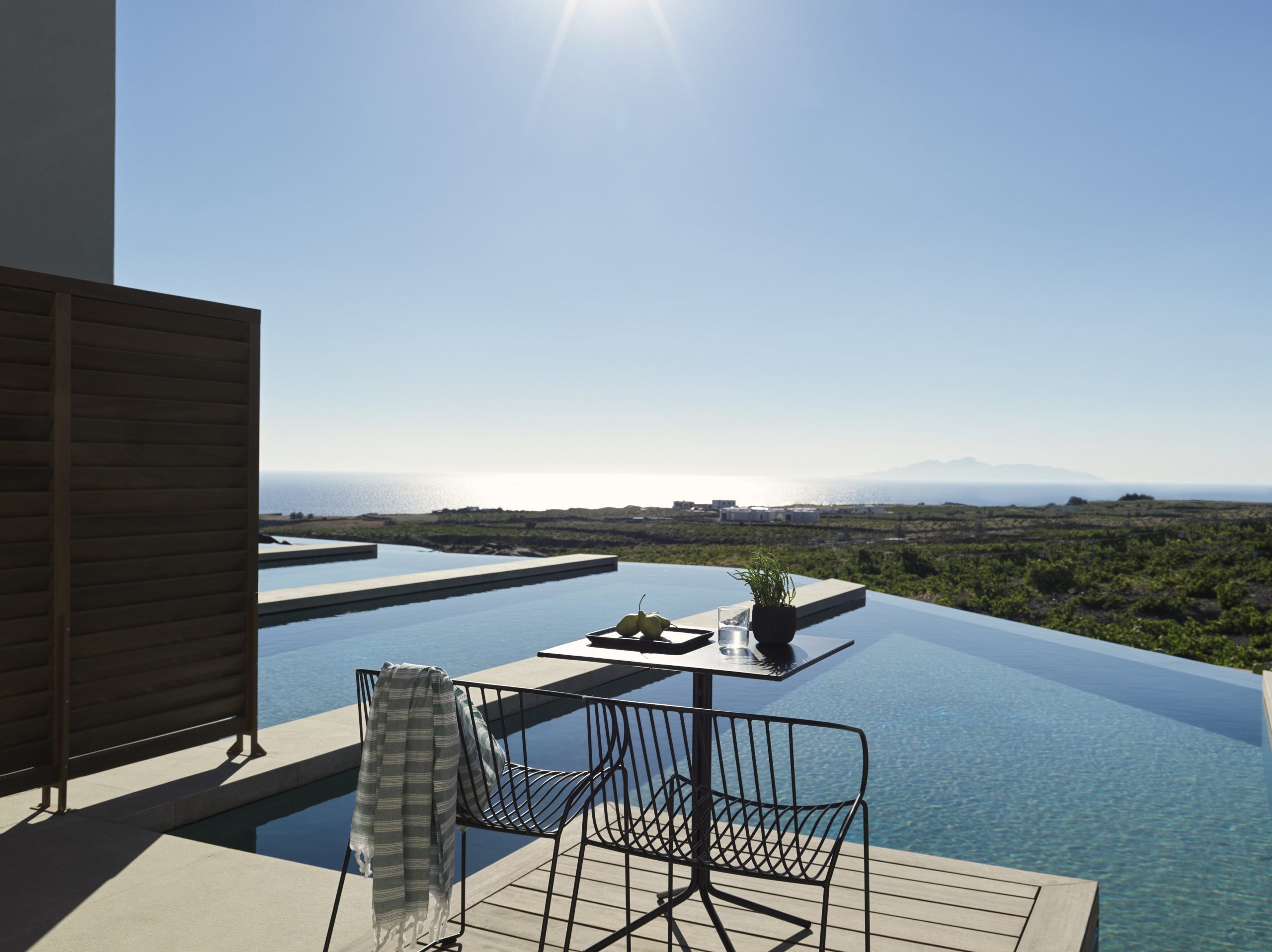 Magma Resort Santorini: Άνοιξε τo νέο μέλος της «Unbound Collection By Hyatt»