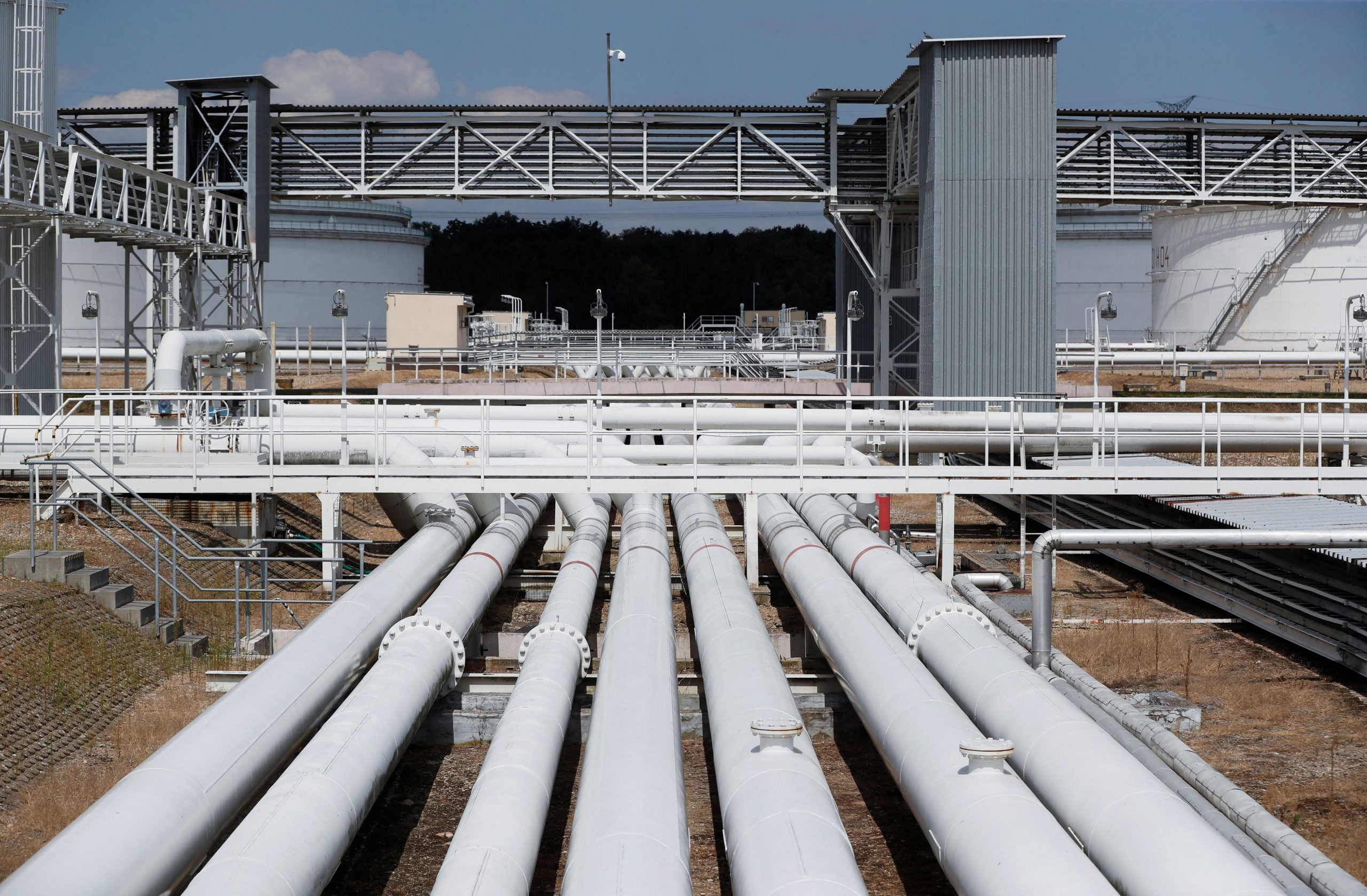 ΙΕΑ: Στροφή από το αέριο στο πετρέλαιο, ενίσχυση αντιξοοτήτων στην οικονομία
