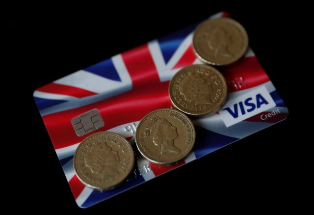 Βρετανία: Η κρίση και η ακρίβεια φέρνουν επιστροφή στη χρήση μετρητών