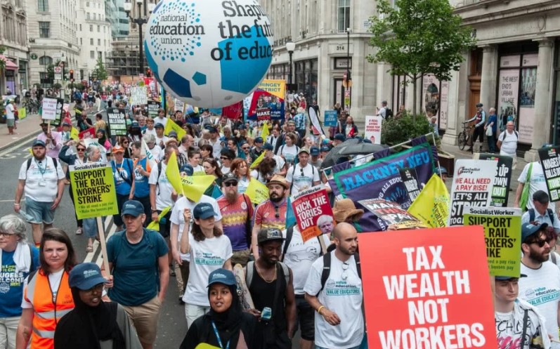 Βρετανία: Ετοιμάζονται μαζικές διαδηλώσεις σε όλη τη χώρα κατά της αύξησης του κόστους ζωής