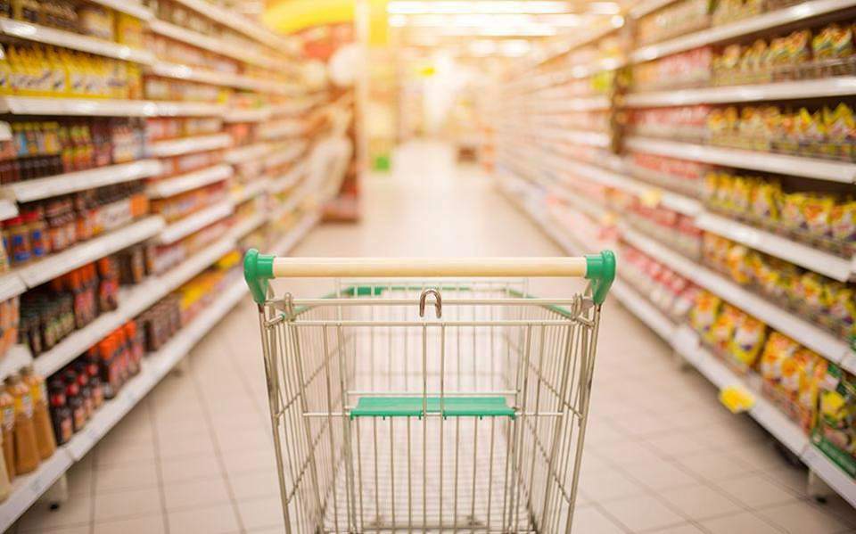 ΙΕΛΚΑ: Το 55% περιορίζει τις αγορές τροφίμων