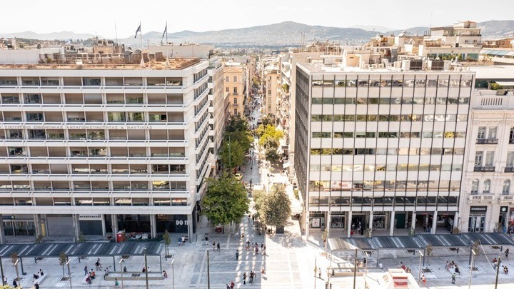 Syntagma Square: The renovation of the lower side is almost there